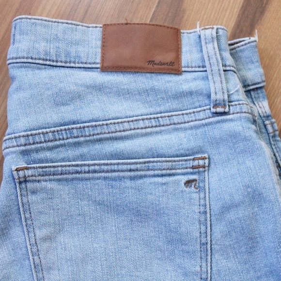 Madewell 9" Mid-Rise Button Front Skinny Crop Jeans in Asbury Wash Size 29​ - Picture 3 of 10
